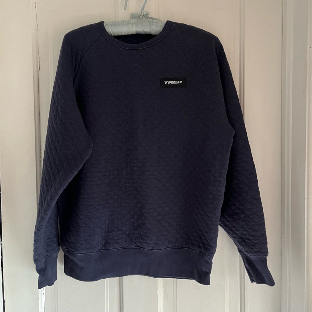 Trek Quilted Crewneck Sweatshirt navy blue size small
